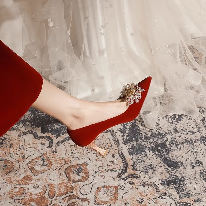 2025 New Autumn Pointed Toe Rhinestone Thick Heel Outer Wear Versatile Elegant Wedding Shoes One-Leg Xiuhe Shoes Bridal Shoes