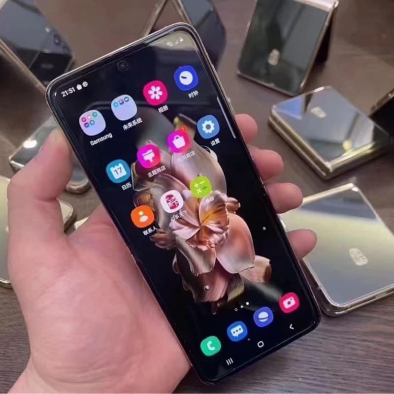 Foldable screen W23, a 5G phone with full network compatibility, upgraded from the Zflip3.