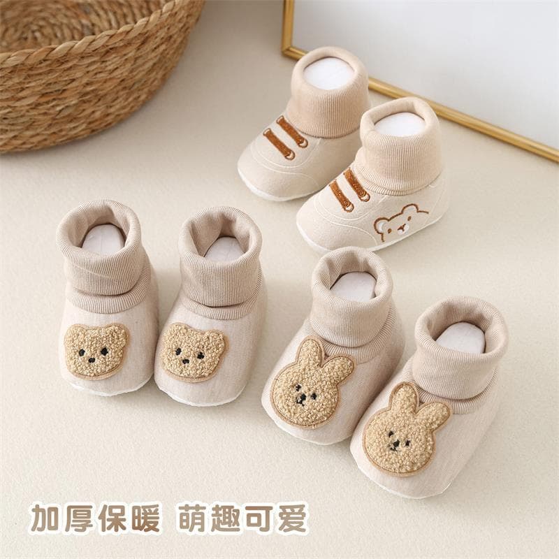 Newborn baby socks and shoes with soft soles for spring, autumn and winter, 0-6 months, warm indoor shoes that won't fall off, 1-year-old boys and girls