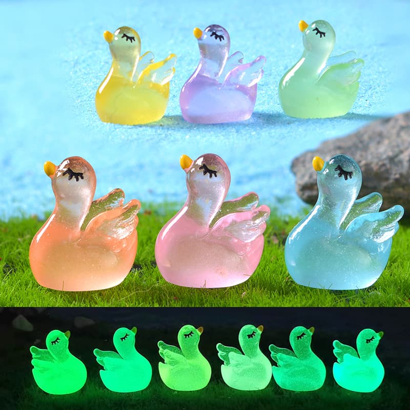 Cute glow-in-the-dark miniature swan landscape ornaments, cartoon DIY swan resin accessories.