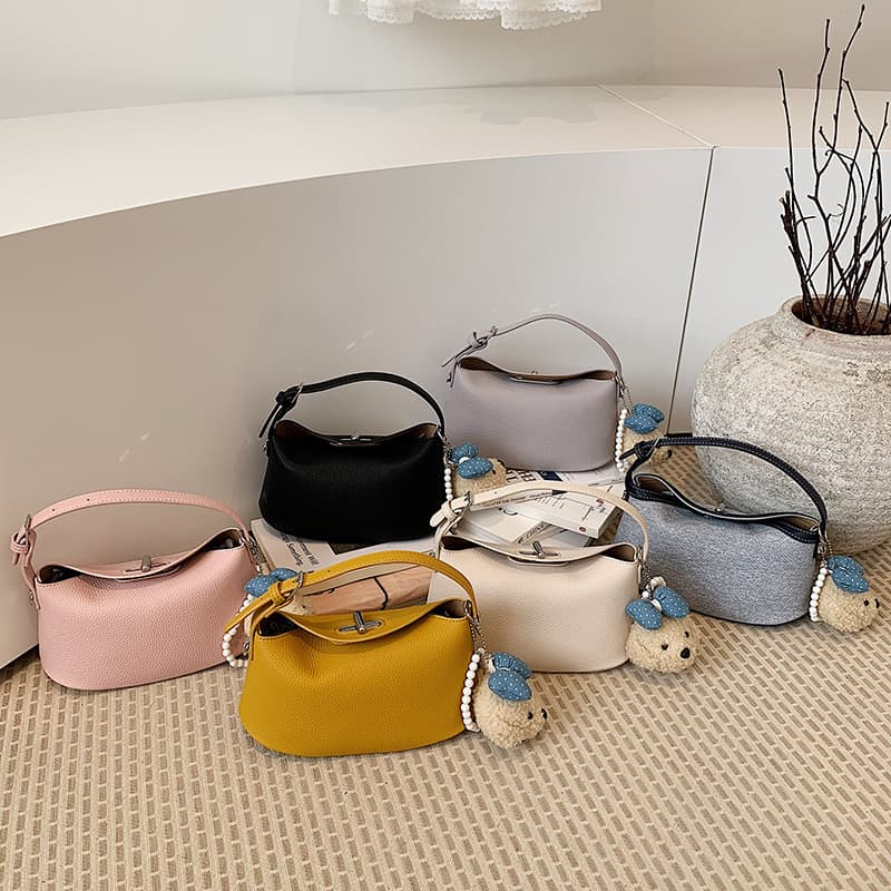 2026 New Commuter Underarm Handbag for Women, Light Luxury Stylish Shoulder Bag, Versatile Trendy Personality Crossbody Bag