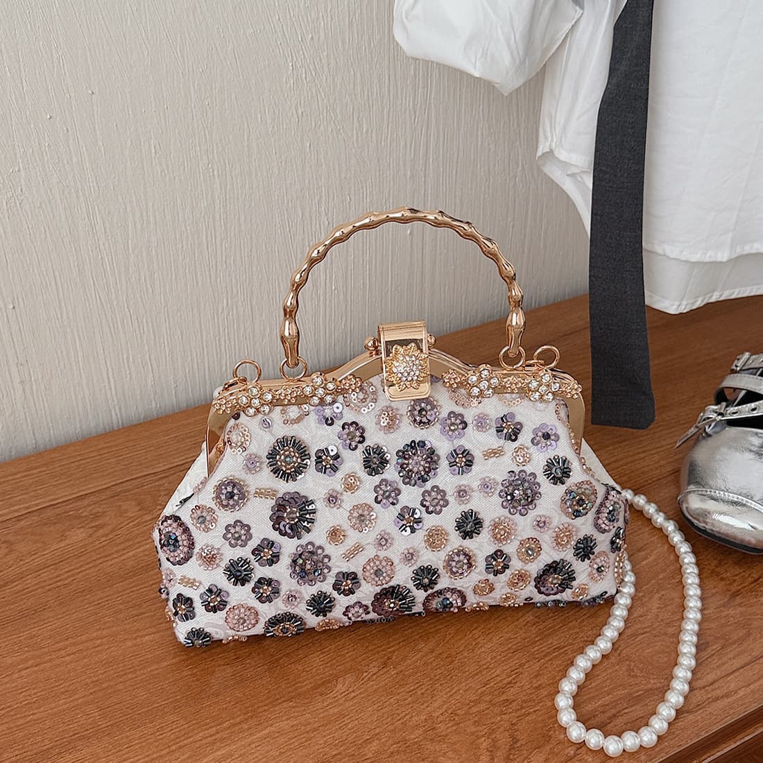 Handmade diamond-beaded clip top handbag for women, retro beaded tube embroidered heavy industry crossbody bag, cross-border dinner bag