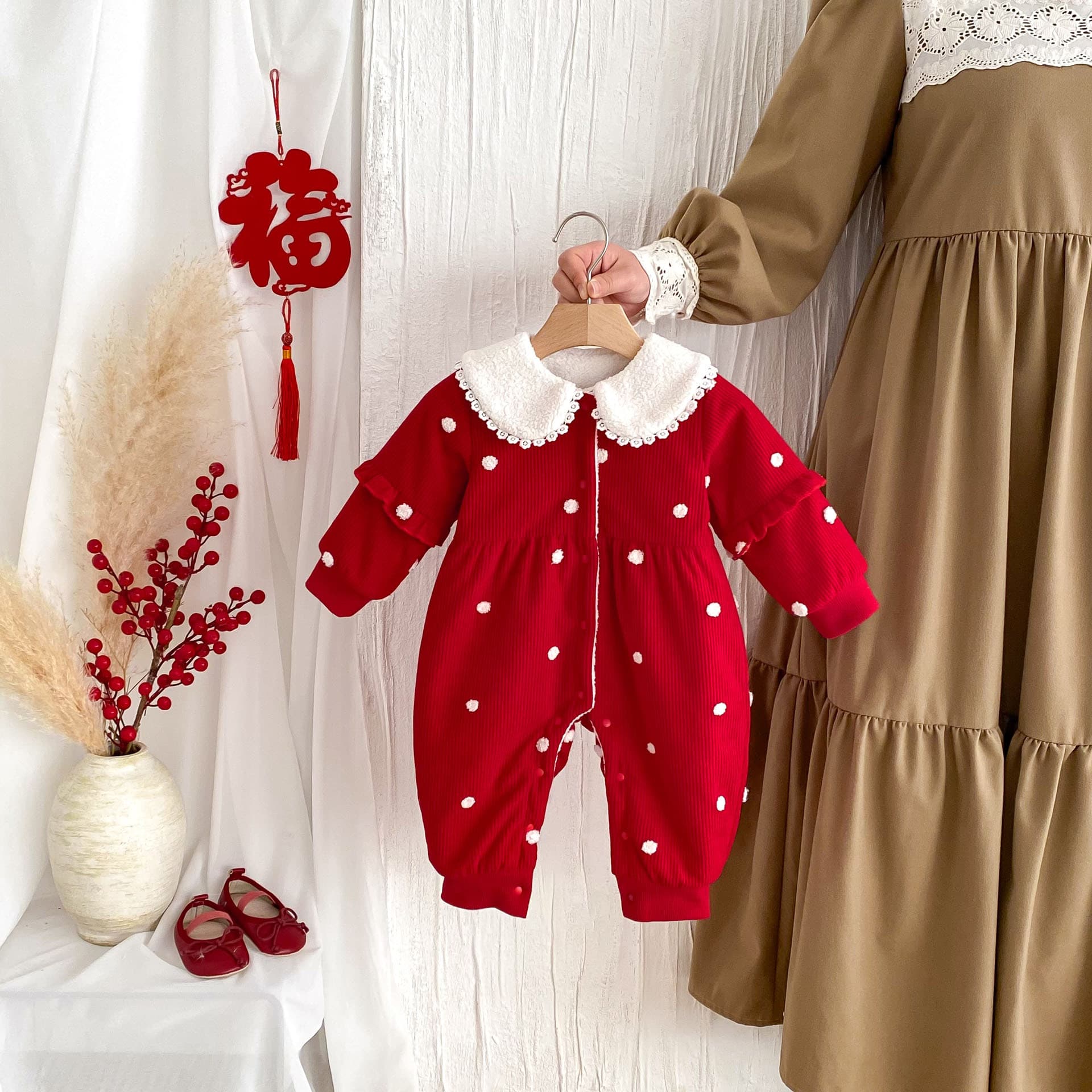 Korean style baby winter jumpsuit thickened baby girl plus velvet to keep warm red polka dot princess cotton coat for one hundred days after the full moon