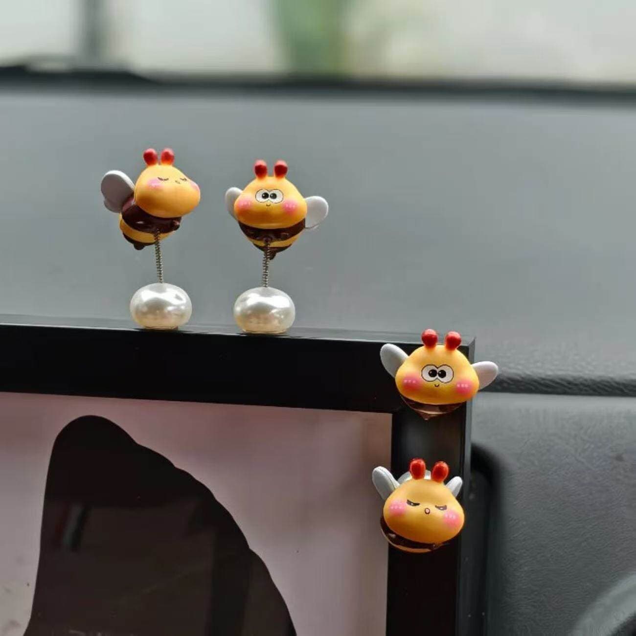New Spring Swing Car Ornament Cute Mini Bee Car Desk Creative Decoration