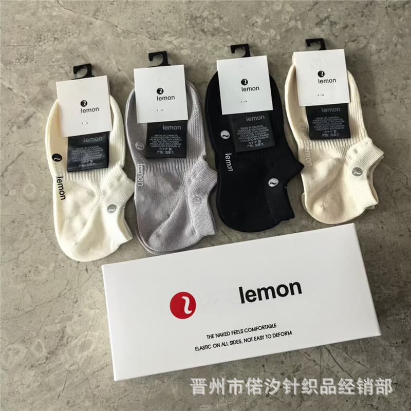 New Miu Miu lu Spring Summer Boxed Ankle Socks with Hot Stamp Fashion Trendy Socks Breathable Moisture Wicking Simple Style Ankle Socks Wholesale