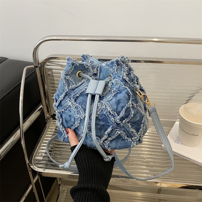 Niche Design Bag Women 2025 New Trendy Denim Chain Single Shoulder Crossbody Bag Relaxed Bucket Bag