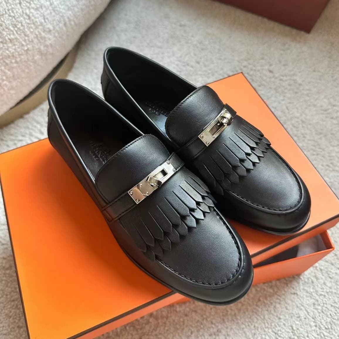 Gold Buckle Tassel Flat Bottom Thick Heel Slip-On Loafers Women's Shoes British Style Round Toe Casual Comfortable Leather Shoes