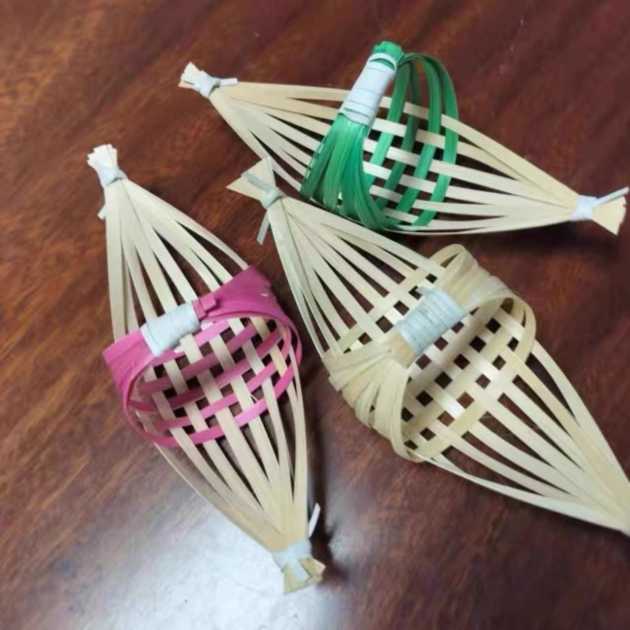 Manufacturer's handmade bamboo woven boat, Dragon Boat Festival woven boat, mugwort, ancient style dragon boat pendant, bamboo creative bamboo silk