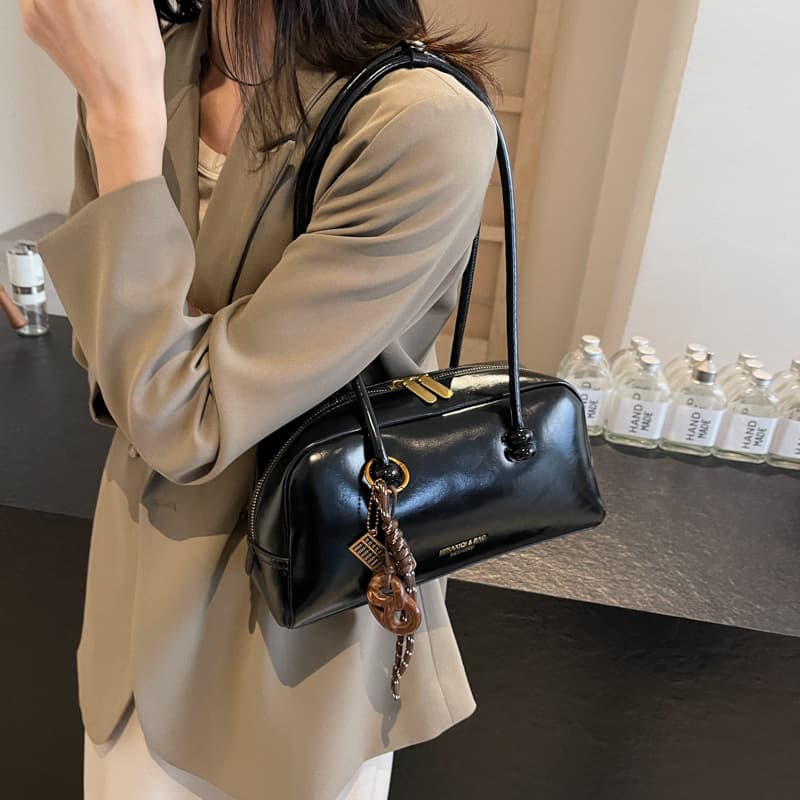 Premium Underarm Baguette Bag for Women, Glossy Handbag, Casual and Timeless, Multi-Purpose Shoulder Bag for Work and Travel