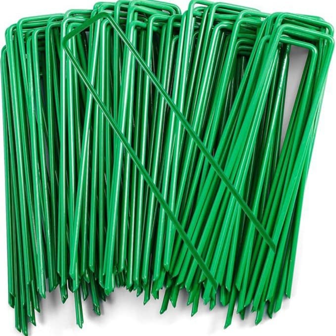 Spray-coated U-shaped ground stakes, green U-stakes, U-shaped ground stakes for soccer fields, artificial turf stakes, spray-coated process stakes