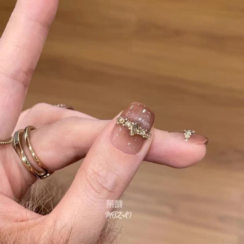 Ice-transparent amber pure handmade wearable nails summer ins light luxury whitening removable nail stickers student short style