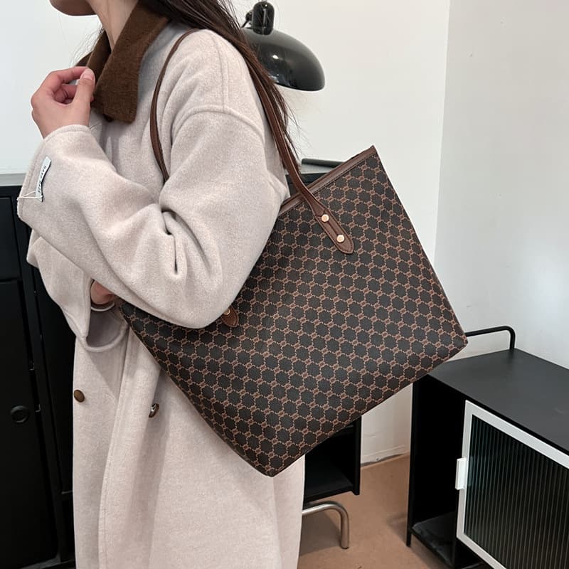 Tote Bag Retro European and American Style Autumn Winter Textured Shoulder Bag Crossbody Large Capacity Casual Commuting Versatile Bag for Women