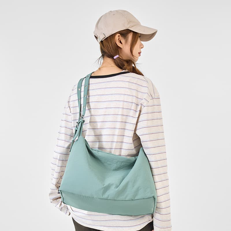 Cross-border manufacturer women's shoulder bag washed nylon water-repellent puffy simple handbag