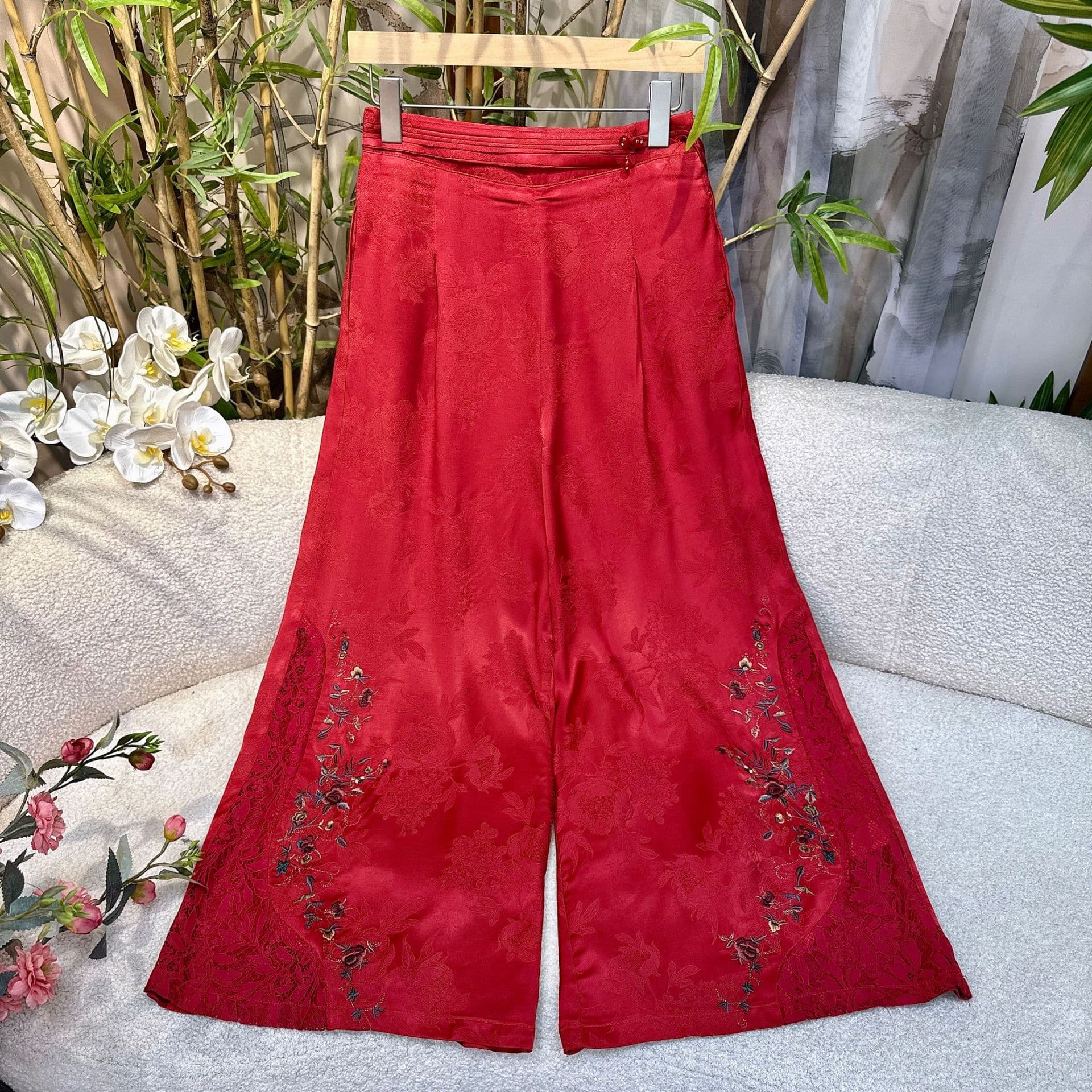 Embroidered satin wide-leg pants for women, 2025 autumn new style jacquard solid color traditional artificial silk pants elegant high-waist long pants.