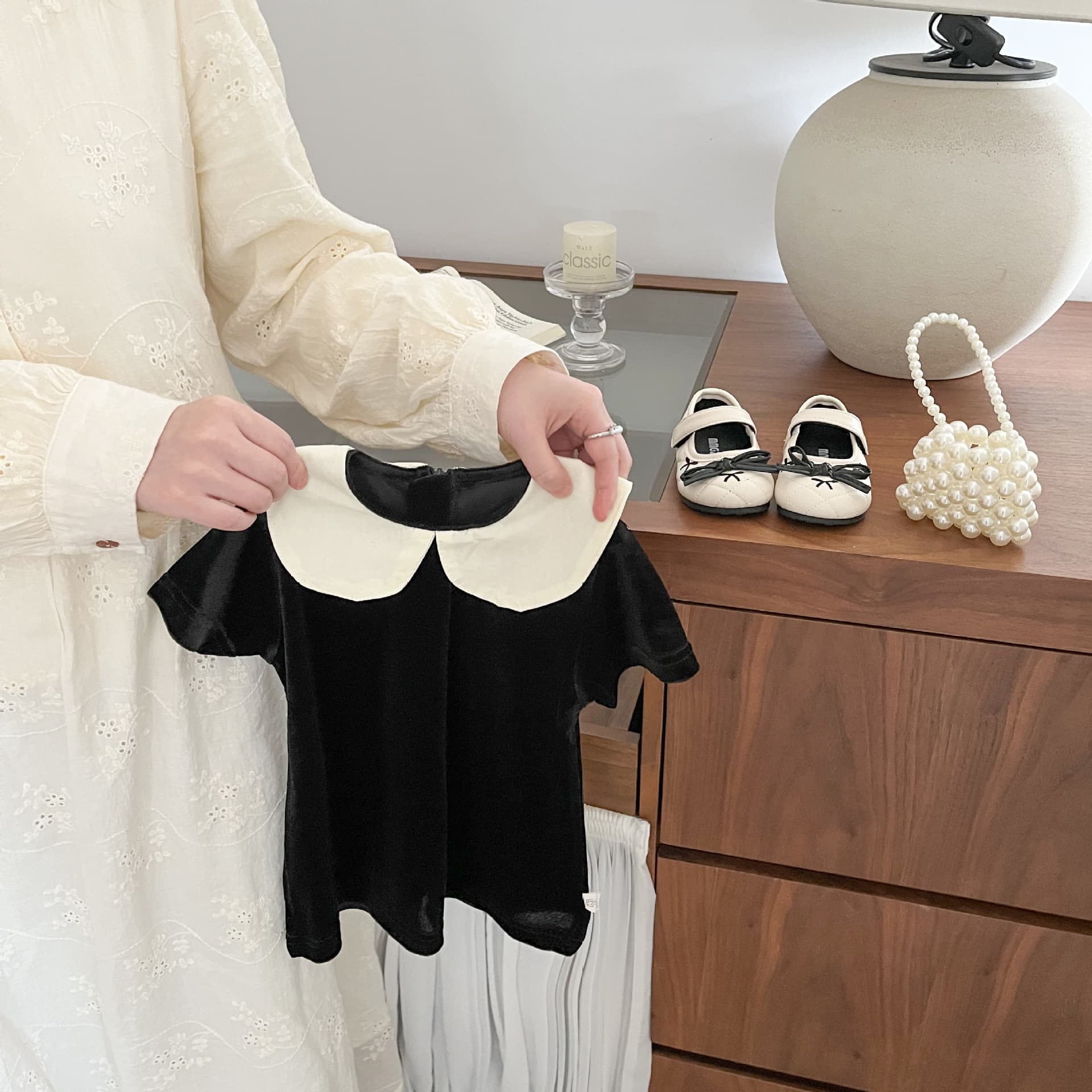 Girls' Vibrant Black and White Contrast Dress, New Summer Style, Hepburn-Inspired Doll Collar, Versatile Short-Sleeve Dress for Outings