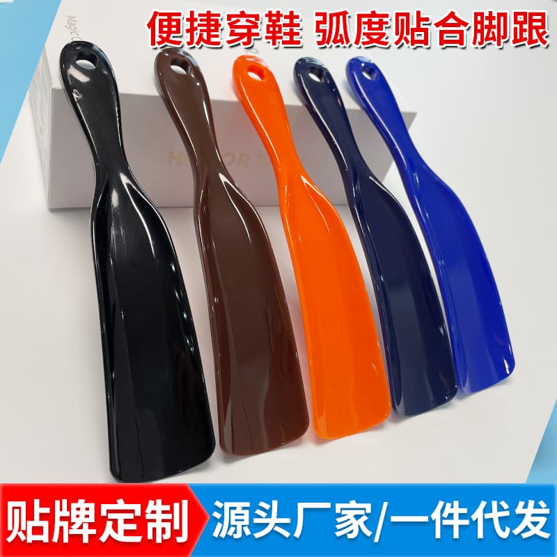 Factory wholesale plastic shoehorns, lazy shoe lifters, hanging shoehorns, shoe-wearing aids for the elderly, easy-to-store shoe drawers