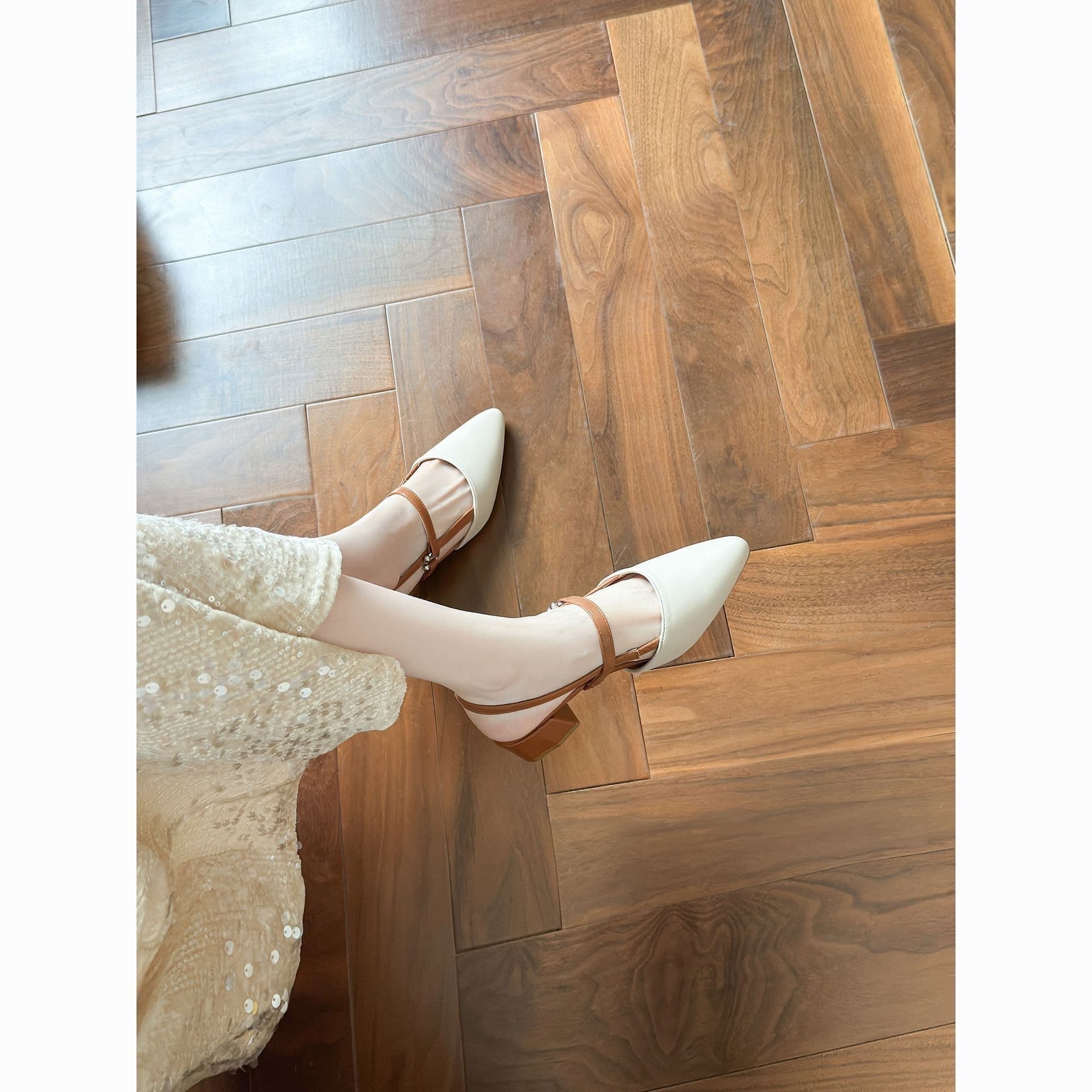 Pointed Toe High Heels 2026 Simple New Style Closed Toe Chunky Heel Buckle Strap Backless Sandals Designer Style Niche Adjustable