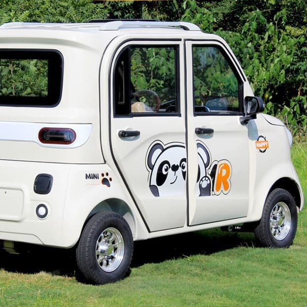 Four-wheeled electric vehicle, four-door new mini car, new energy low-speed electric vehicle, for commuting and family use.