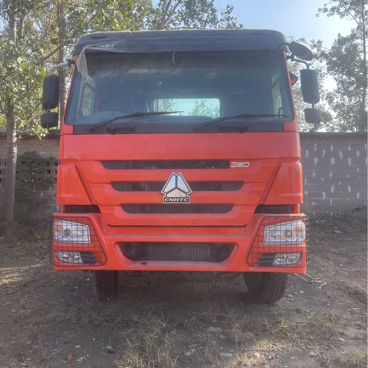 10-Wheel Tractor Truck Head Export Howo Natural Gas Fuel Tractor Head 380 HP Cargo Transport Tractor