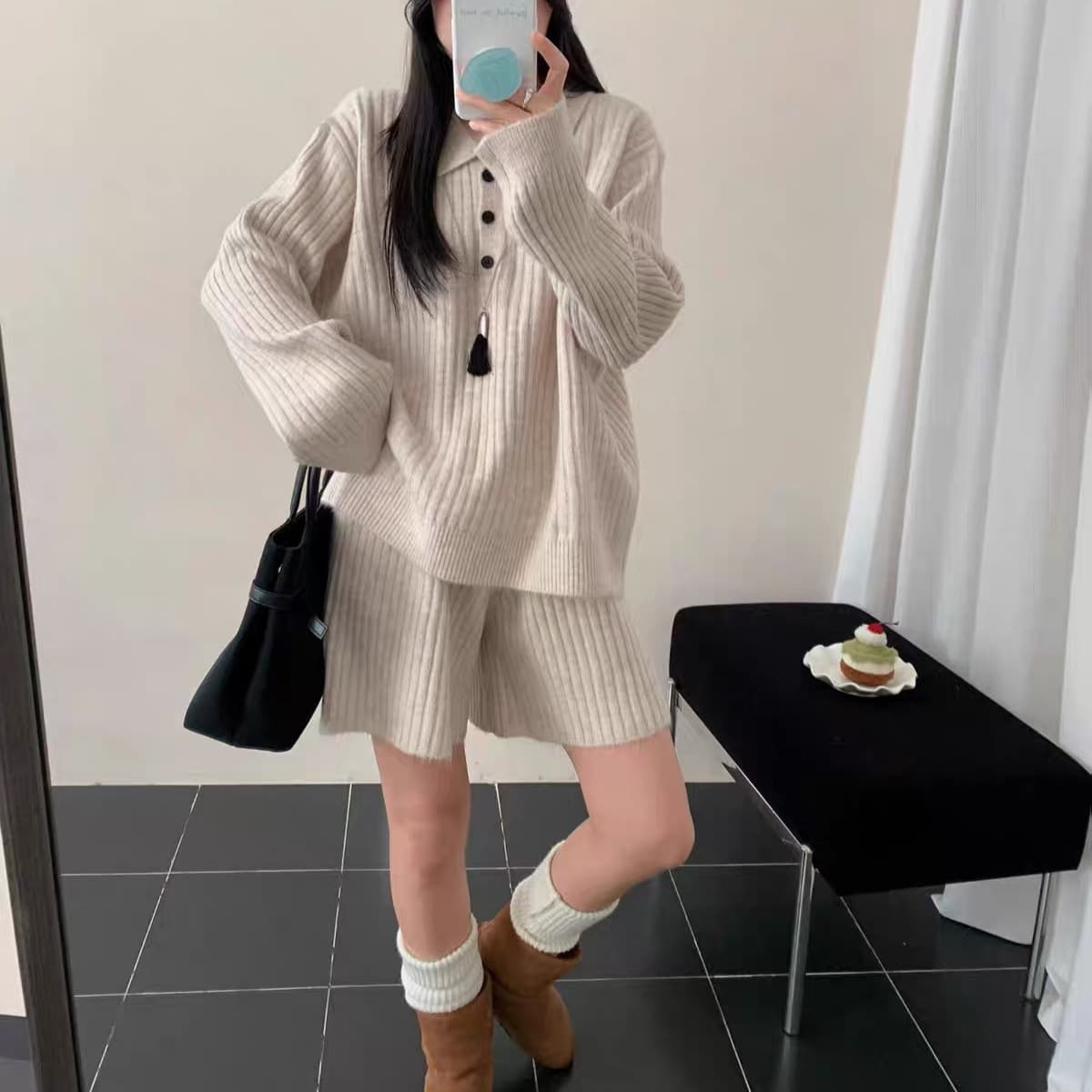 Stunning Korean Style Early Fall/Winter Outfit Set Loose Relaxed Knit Sweater and Shorts Two-Piece Set