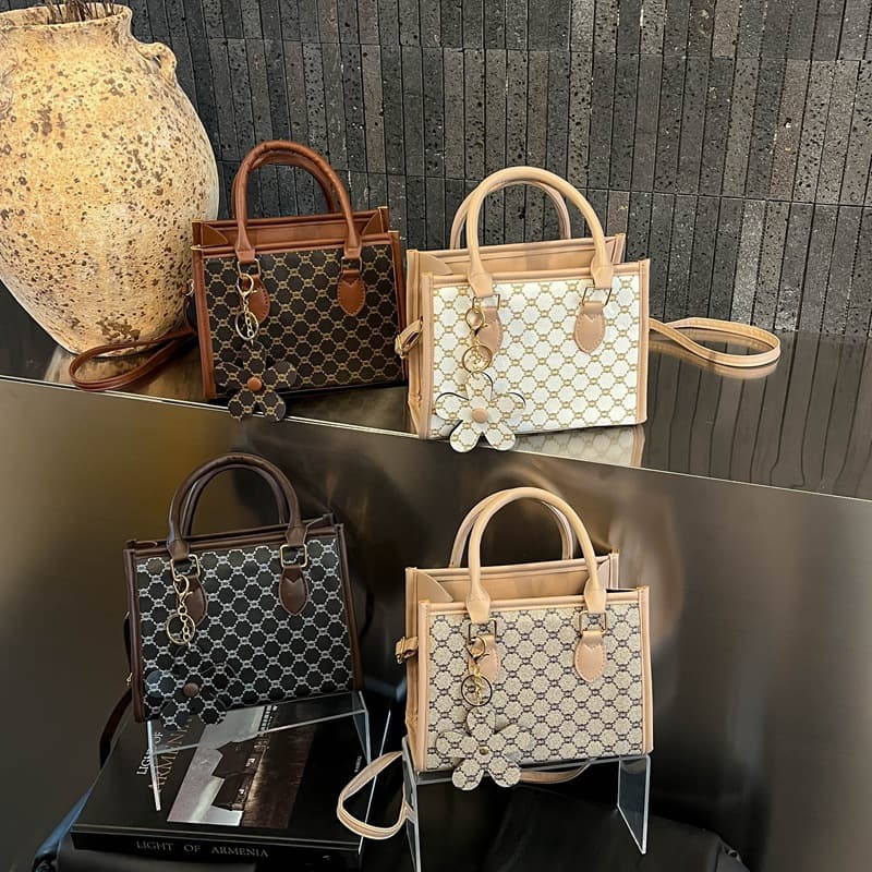Fashionable Single-Shoulder Crossbody Small Square Bag for Women 2026 New Retro Texture Stylish Casual Simple Plaid Handbag