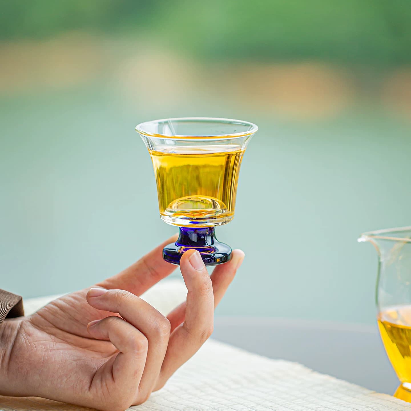 A set of 6 small glass teacups for gongfu tea, suitable for home use, including guest cups, tea bowls, and tasting cups.
