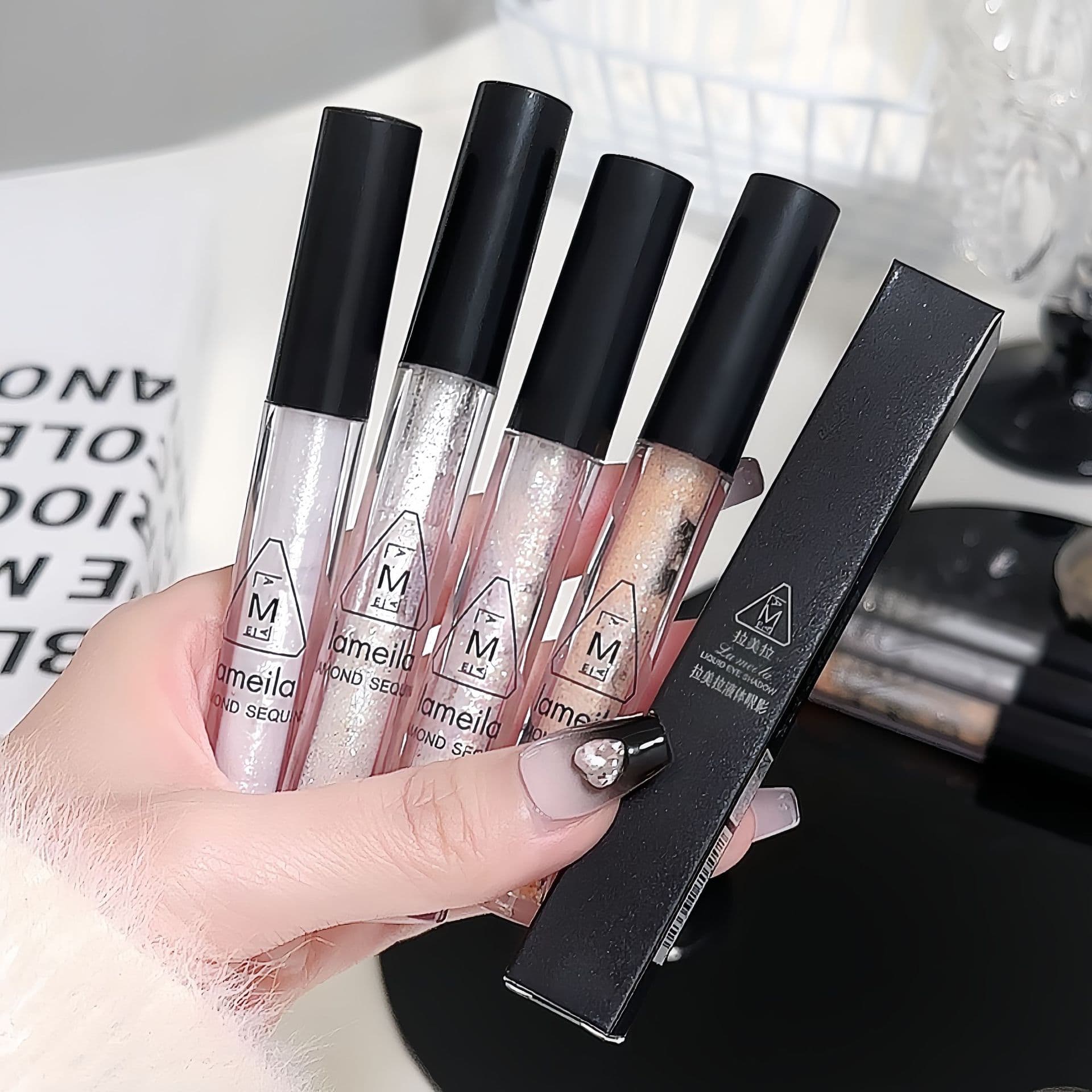 Luxury Beauty Skin Care Makeup Eyeshadow Palette Highly Pigmented Colors Smooth Texture Long-lasting Wear
