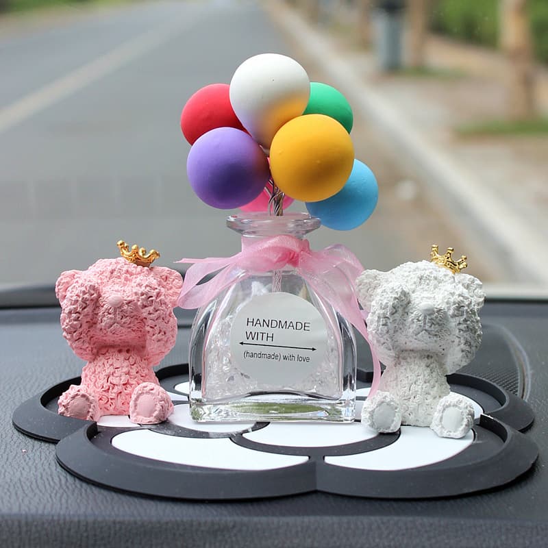Bear ornaments car interior decoration manufacturers wholesale car interior ornaments fashionable and cute plaster bear decoration center console