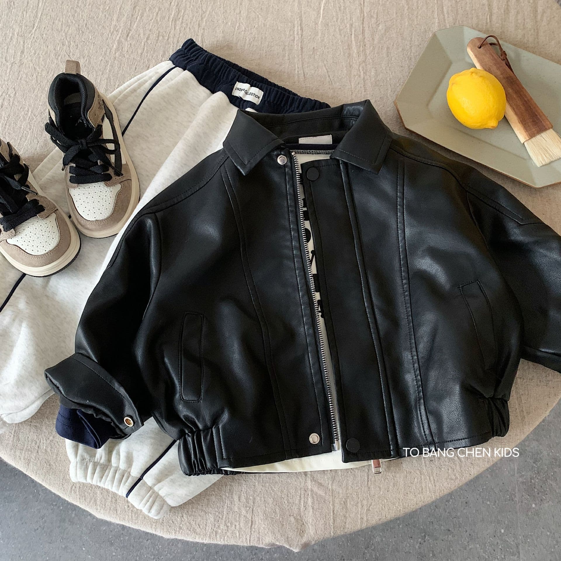 Children's leather jacket, 2025 autumn/winter new style, cool patchwork jacket for boys and girls, thickened top, woven children's clothing
