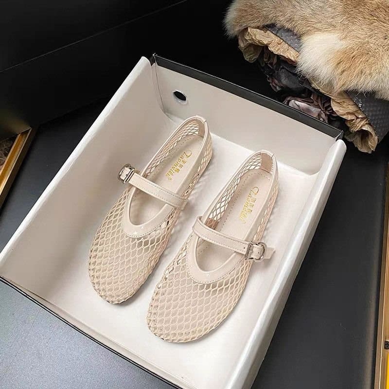 Unique Style One-Strap Sandals for Women, 2026 Summer New Model, Hollow Breathable Flat Shoes for Outdoor Wear, Sizes 41 to 43