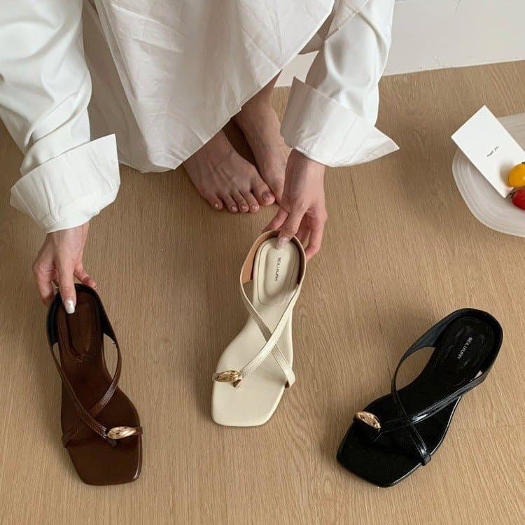 2026 Metal Buckle Design Niche Toe Wedge Heels Outerwear Roman Sandals Women's Clip Summer New Style Skirt Matching Slipper Feel