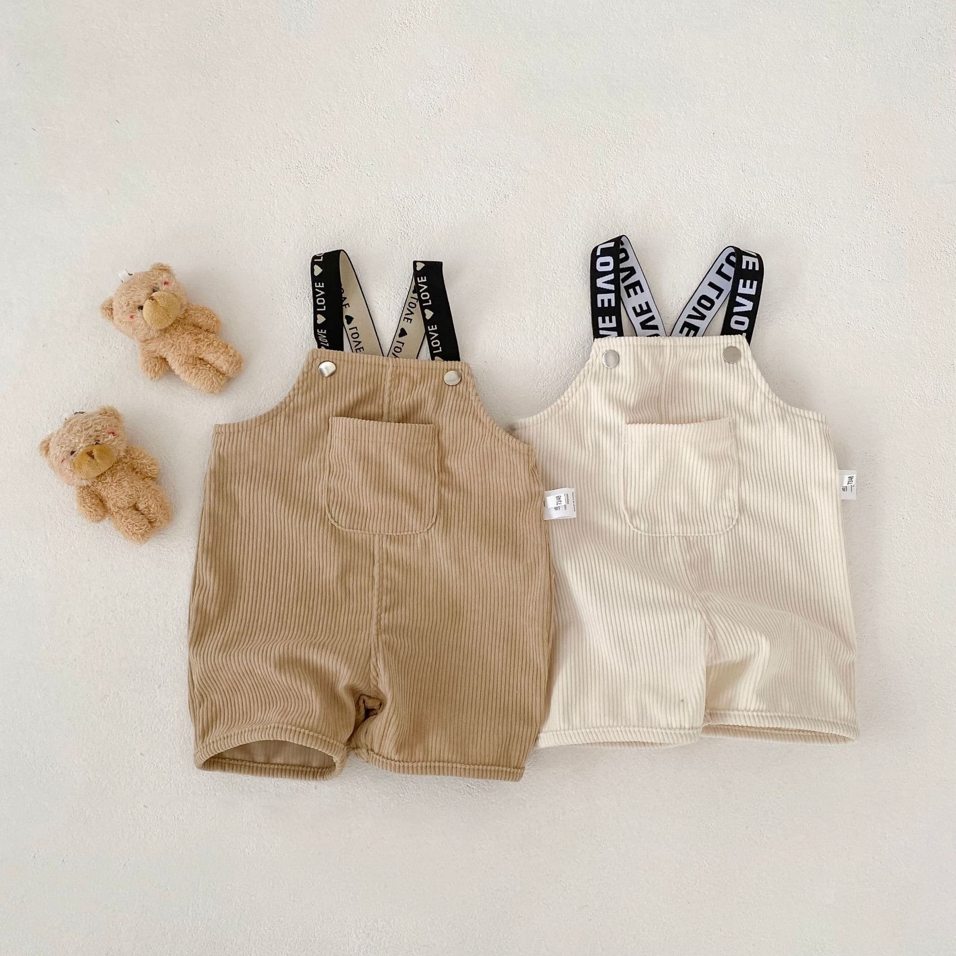 Korean style children's clothing, infants and toddlers, summer new style, male and female baby overalls, shorts, baby casual pants, free bear doll