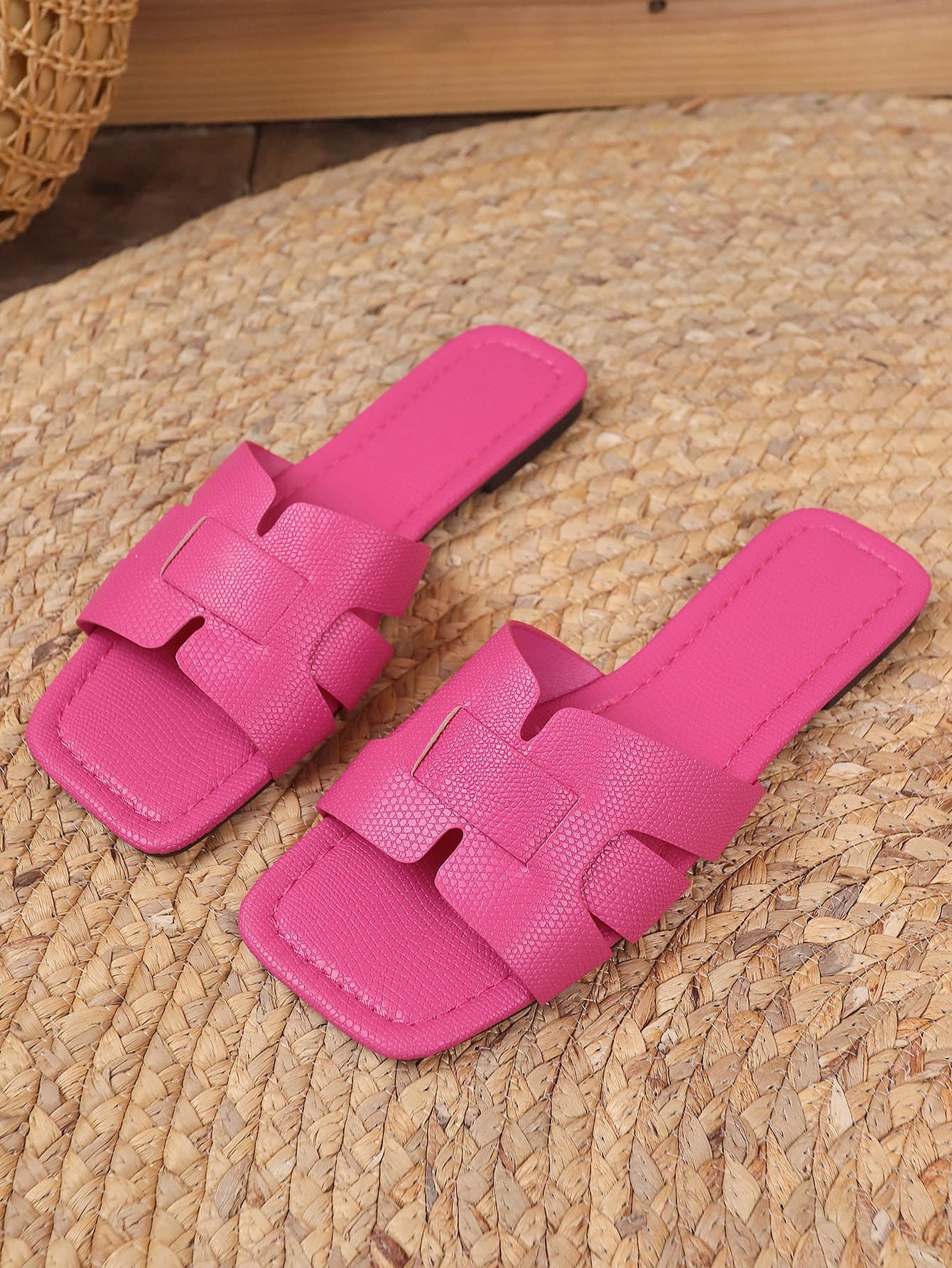 Large Size 2025 Summer Casual Trendy Ins Fashion Woven Flat Square Toe Beach Sandals