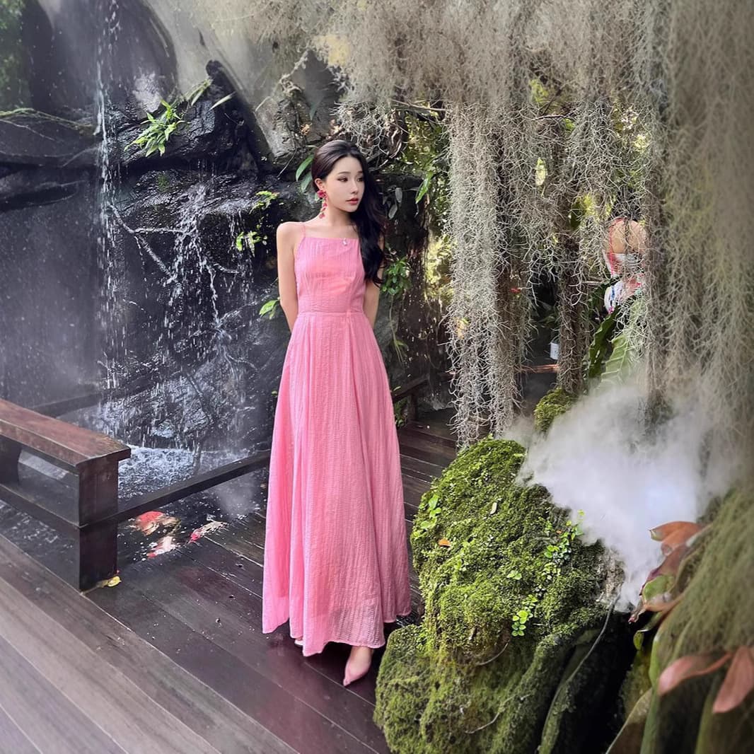 Seaside resort style dress for women 2023 summer design backless straps a-line long skirt French temperament suspenders