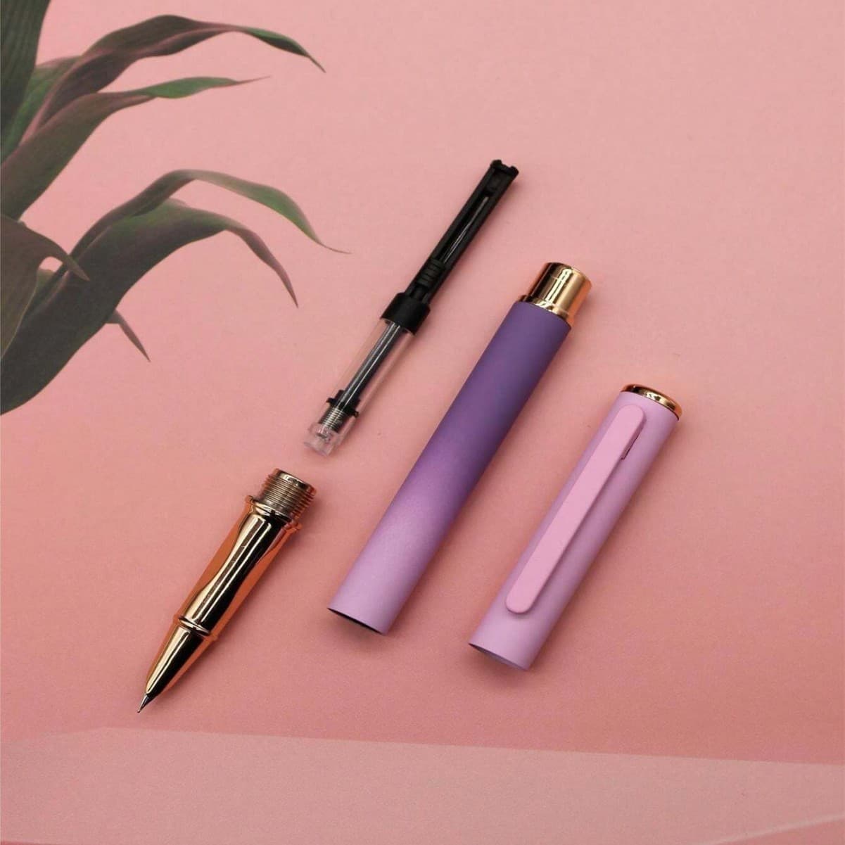 The manufacturer supplies Yiren genuine gradient color metal fountain pen 0.38MM special dark tip for third grade primary school students to practice calligraphy.