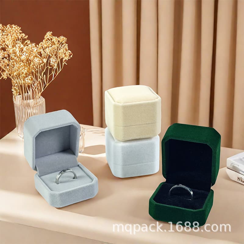 Flannelette Jewelry Box in stock Plush Surface Ring Proposal Ring Ring Storage Box Jewelry Packaging Box