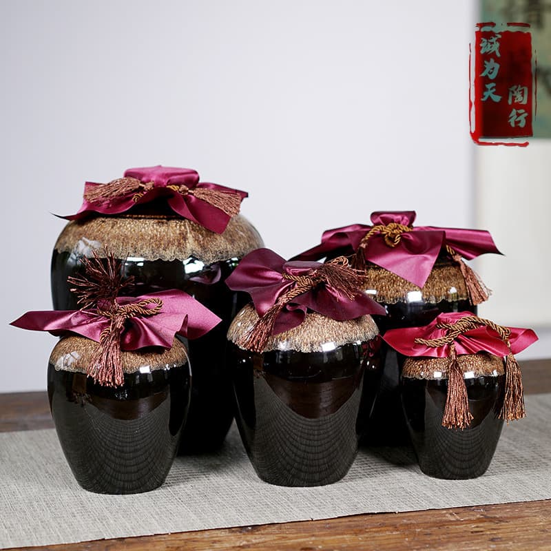 Yixing wholesale empty ceramic bottles in 1-10 jin sizes, antique-style coarse pottery jars.