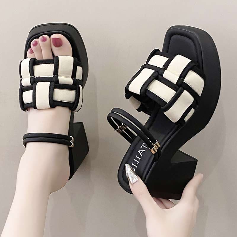 Women's Chanel-inspired reversible sandals, 2025 summer new style, French elegance, fairy-like, flat Roman sandals to match dresses.