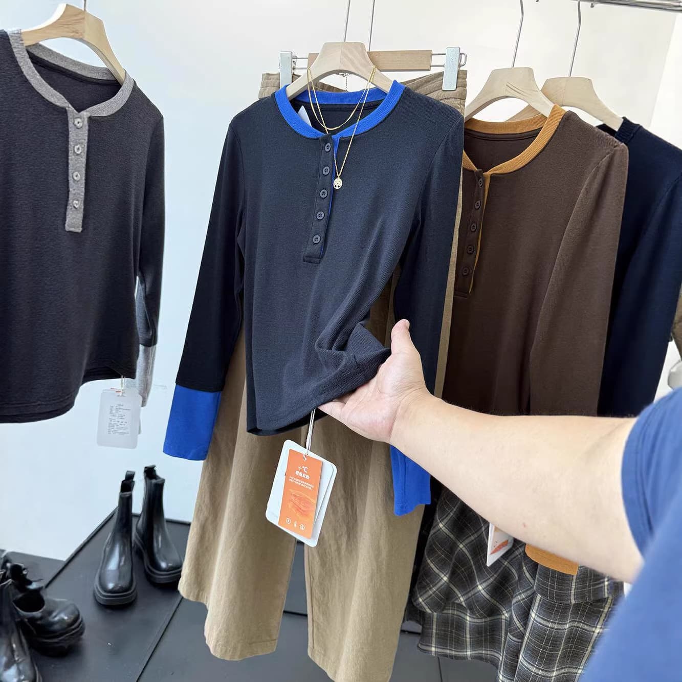 Faux Two-Piece Color-Block Long-Sleeve T-Shirt for Women 2025 New Spring/Autumn Design Semi-Open Collar Inner Layering Top
