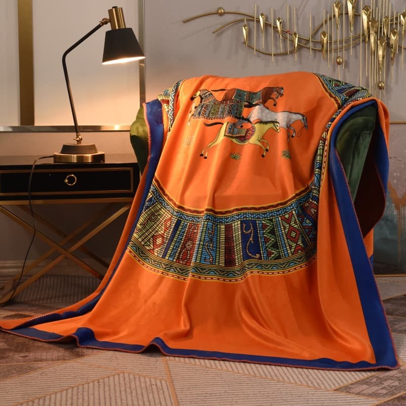 High-end flannel blanket composite blanket luxury retro flannel blanket love horse style light luxury retro floral blanket