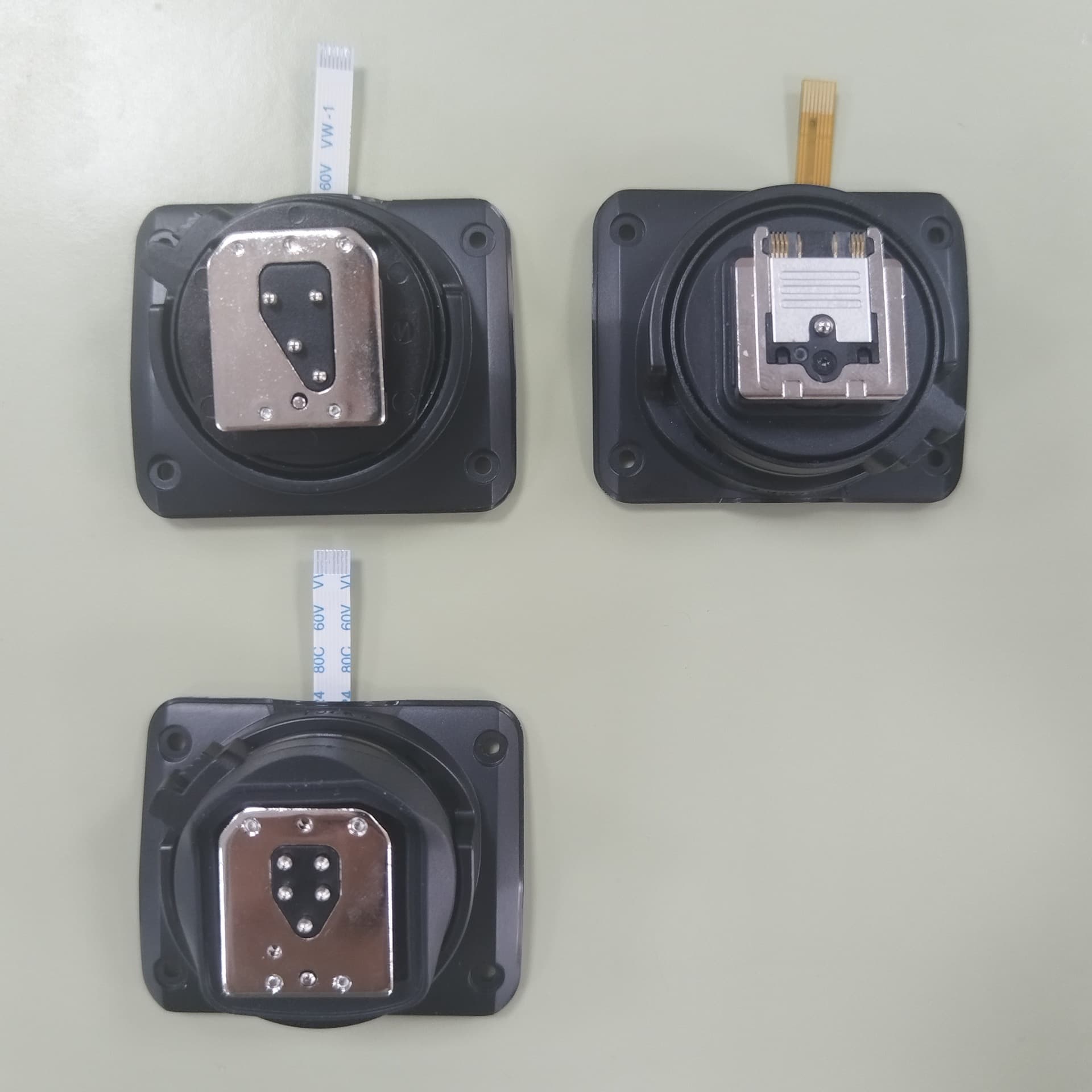Neewer hot shoe base is suitable for Z2/Z2pro, Z3/Z3R flash original accessories replacement
