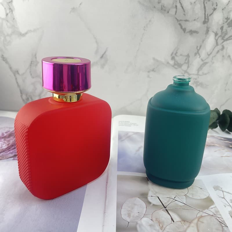 Supply 100ml New Perfume Bottle High Quality Snap-On Glass Bottle Portable Refillable Spray Bottle Thickened Spray-Painted Body