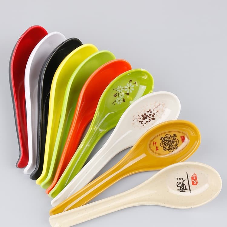 Melamine spoons, colored plastic spoons with hooks, imitation porcelain ramen, spicy hot pot, soup spoons, commercial restaurant spoons.