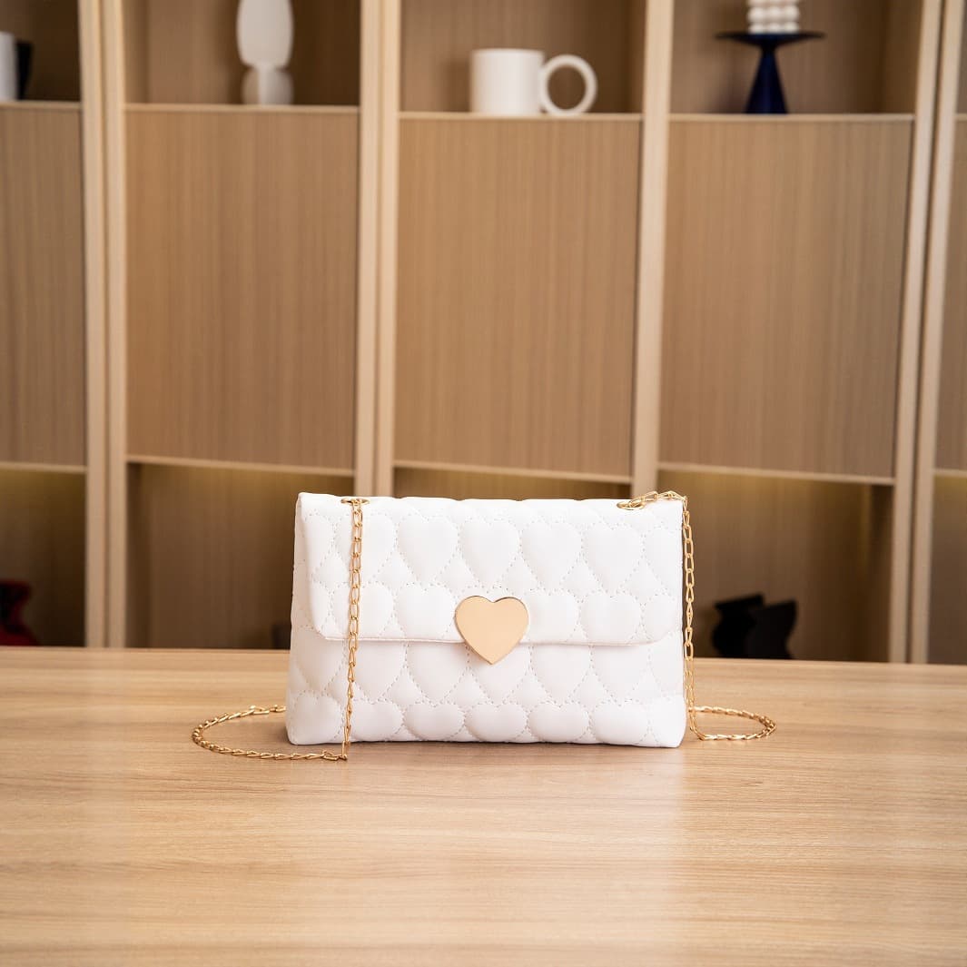Diamond Pattern Heart Bag 2025 Handbags New Women's Bag Wholesale Embroidered Chain Bag Textured Student Shoulder Bag