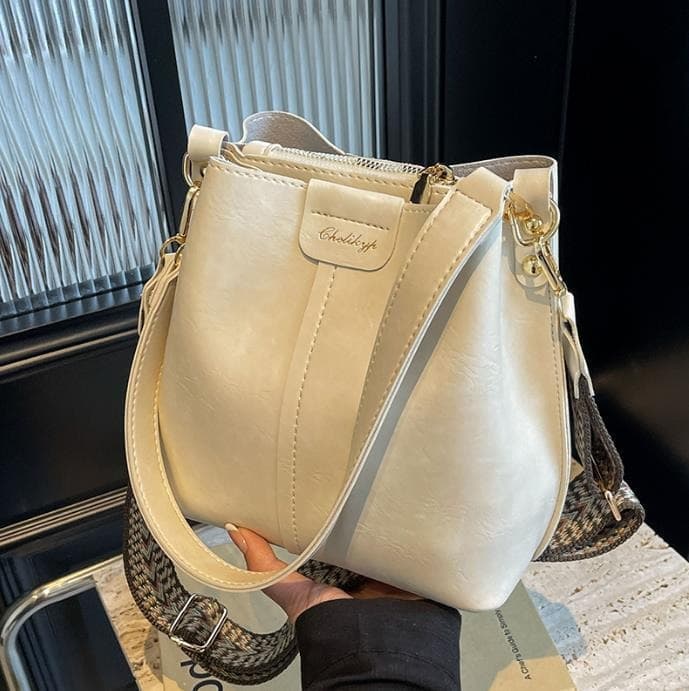 2025 New Korean Trendy Fashion Textured Shoulder Bag Women's Bag Retro Shoulder Large Capacity Broadband Crossbody Bucket Bag