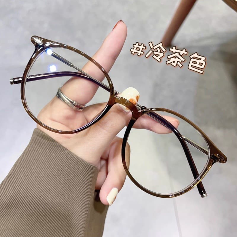 Ultra-light cold brown glasses for women with nearsightedness and round face without makeup, anti-blue light flat glasses to make big faces slimmer