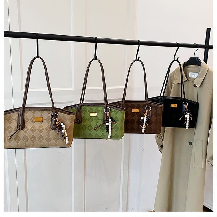 Fashion-forward and pursuit of excellence, PU single-shoulder handbag underarm bag with embossed pattern for elegant women