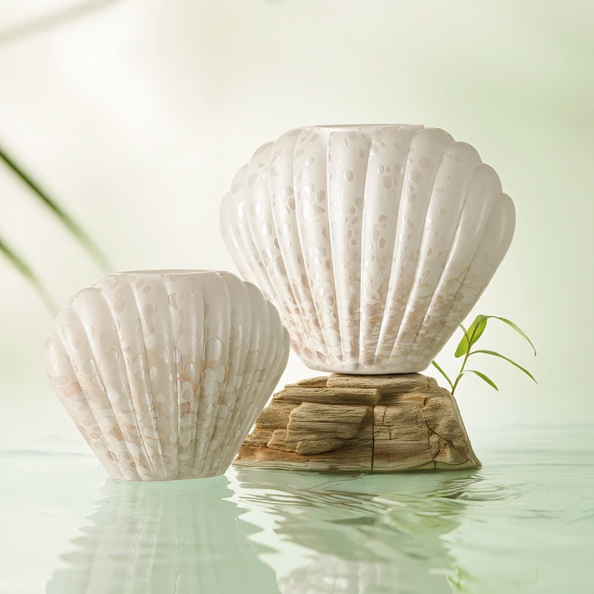 The vase has a high-end sense of glazed white and is dyed with a new Chinese style, a big belly, a retro medieval flower vessel, a beautiful French niche ins