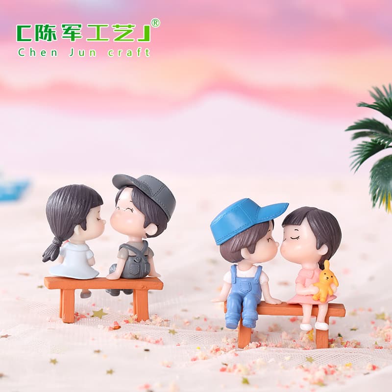 Miniature Decoration Festive Couple Ornament Stool Couple Small Decoration DIY Landscape Decoration Accessory Car Ornament