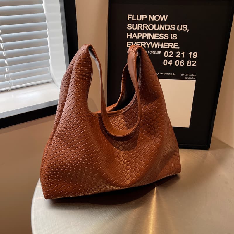 Large Capacity Fashionable Commuter Hobo Shoulder Bag for Women 2024 Autumn Winter New Trendy Korean Style Underarm Tote Bag